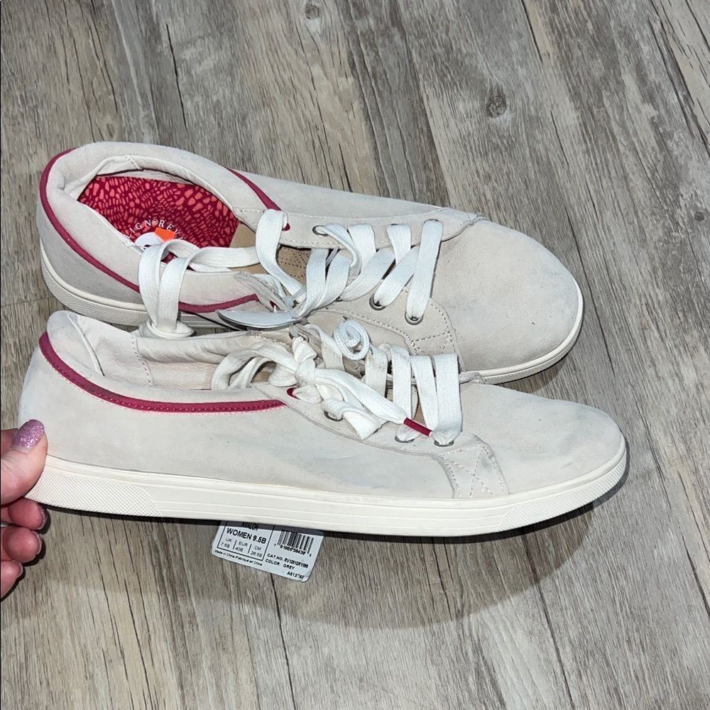 Avalon Women's Cream and Pink Sneakers
